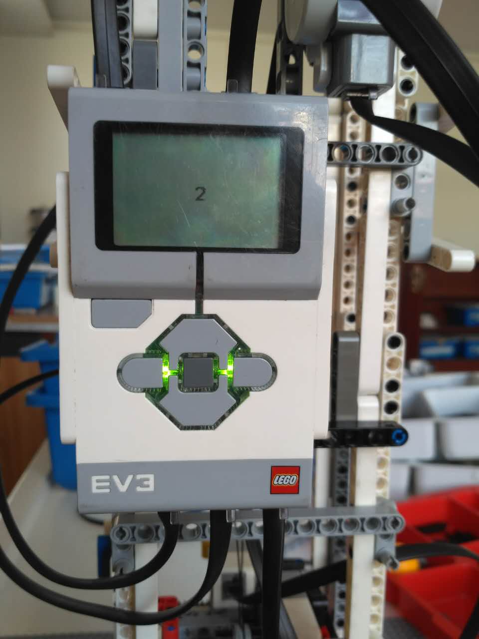 主控上的数字表示选择楼层，左键减少，右键增加，中间键确定。